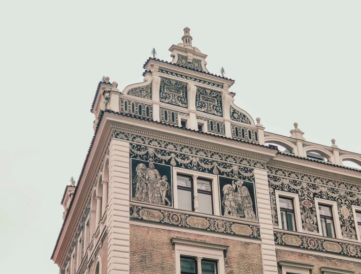 a large building that has intricate designs on it