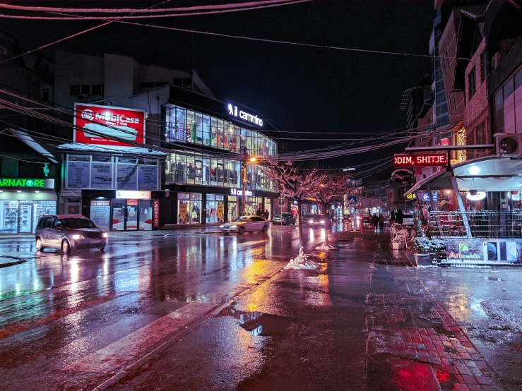 a busy city street filled with lots of cars