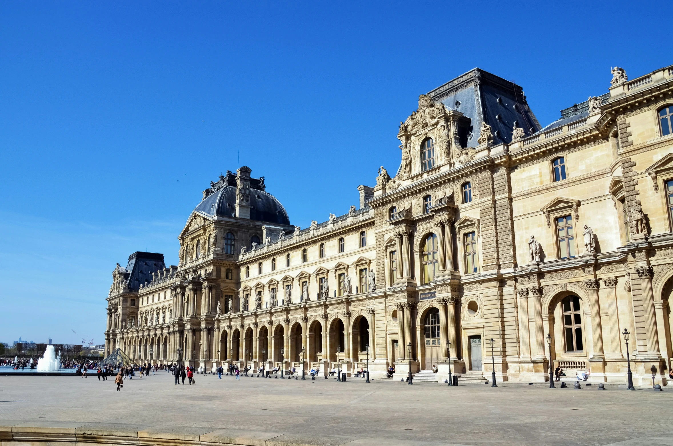 there is a building with several arches and arches