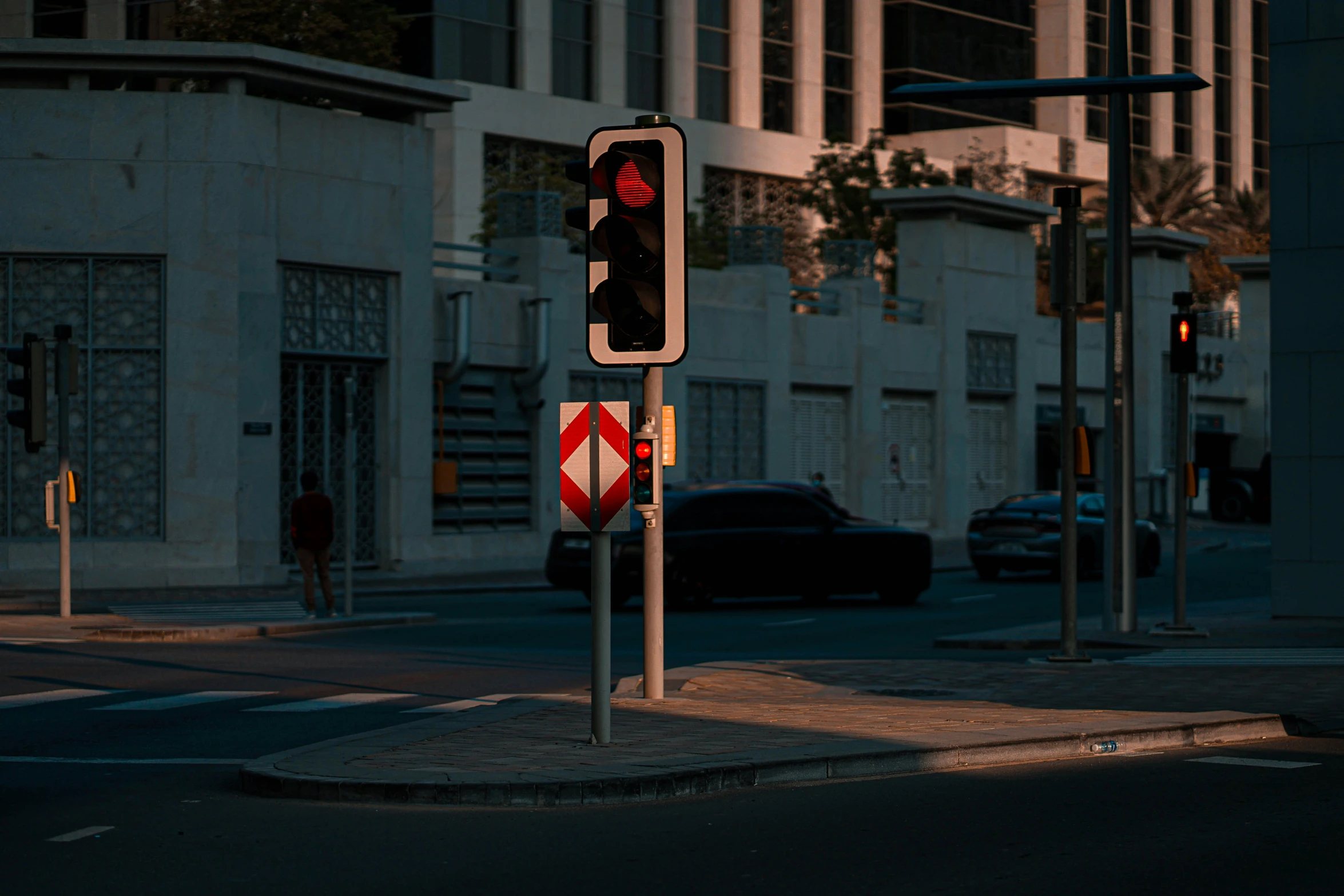 this is a traffic signal at the intersection