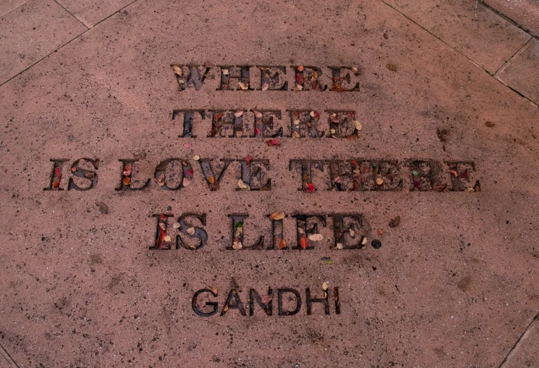 the sidewalk has writing on it that says, where there is love there is life gandhi