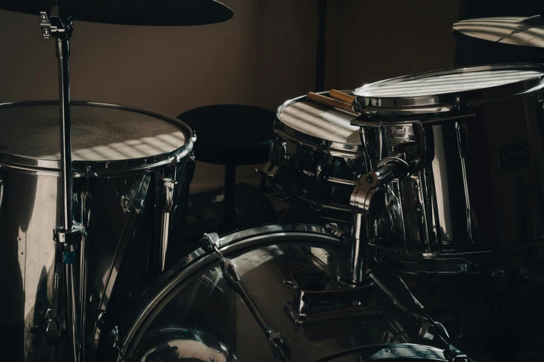 there are three different drums in this picture