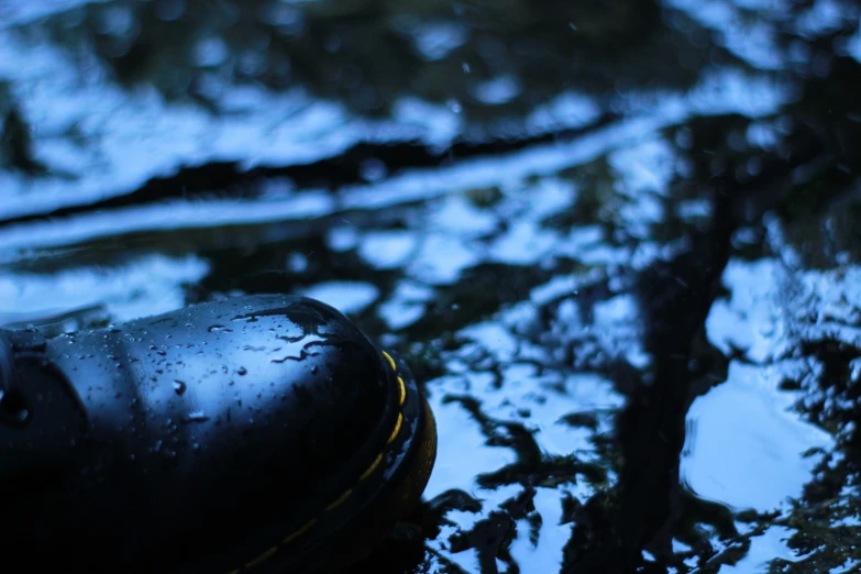 rain drops sit upon the windshield of a vehicle