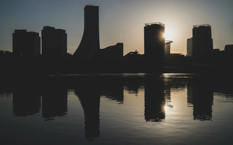 the setting sun is reflecting off the city's water