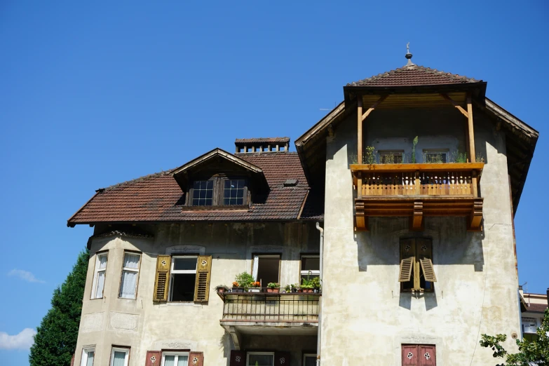 a large building with an outdoor balcony and balconies