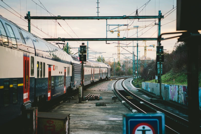 the train is passing the red light on the tracks