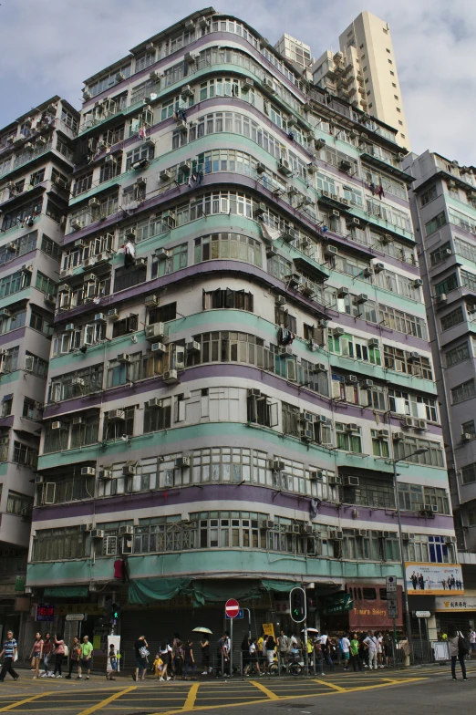 a very tall building near some buildings and people