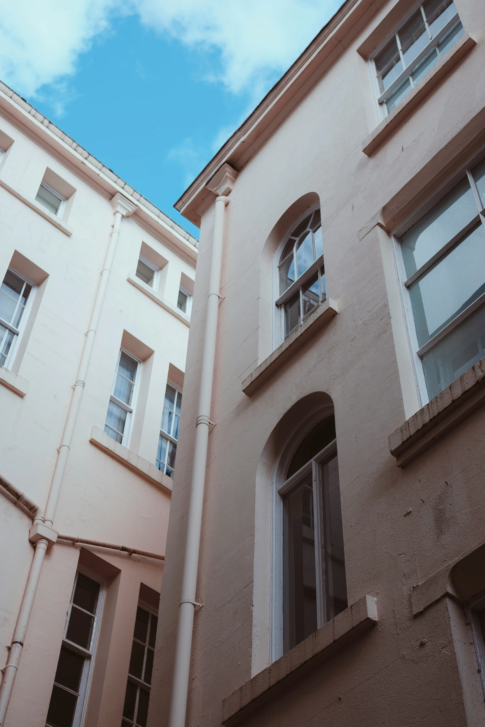 two buildings are facing each other, one with windows