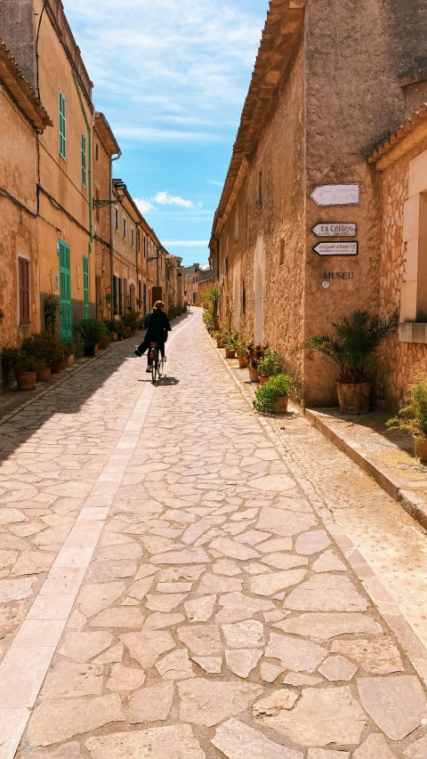 a cobblestone street and houses near an alley