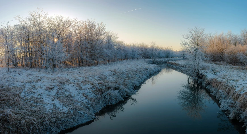 there is an image of a snowy field