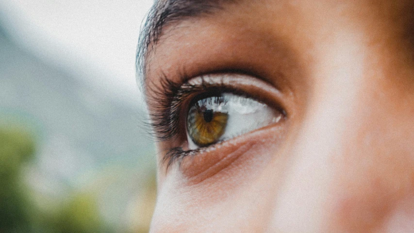 a close up s of an eye