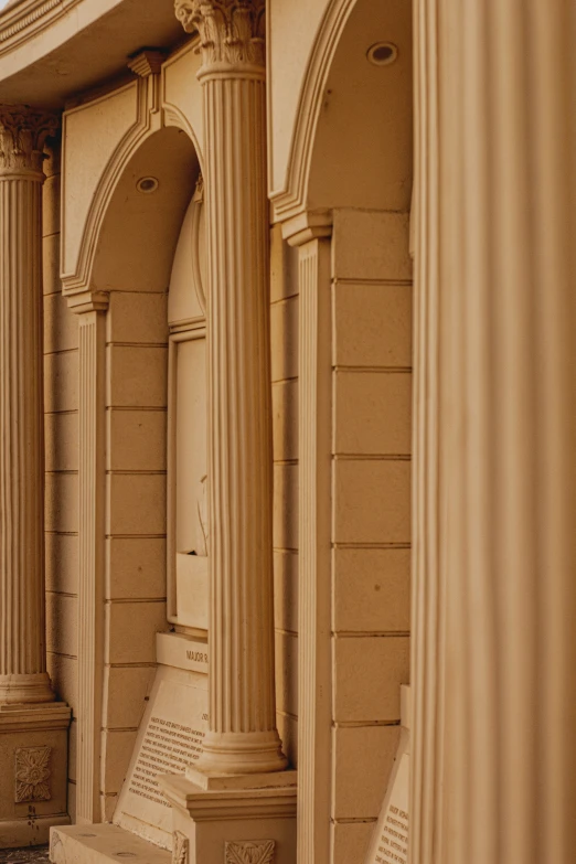 the statue is standing in front of pillars