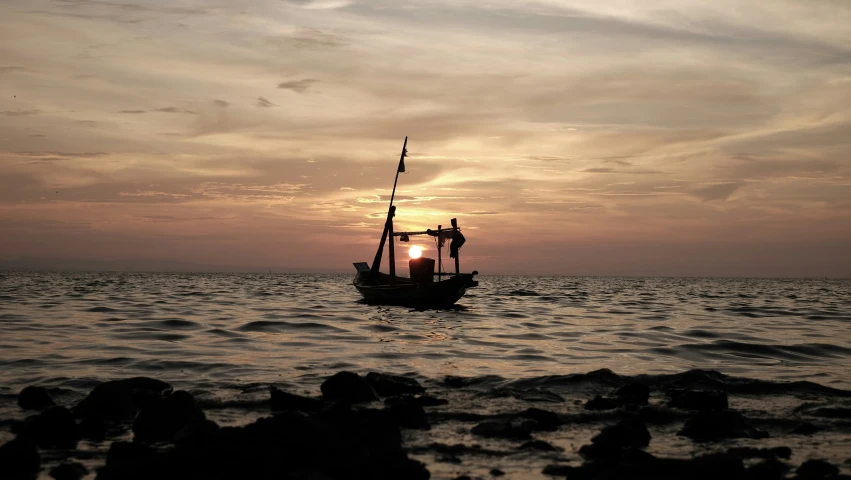 a boat is sitting in the water by itself