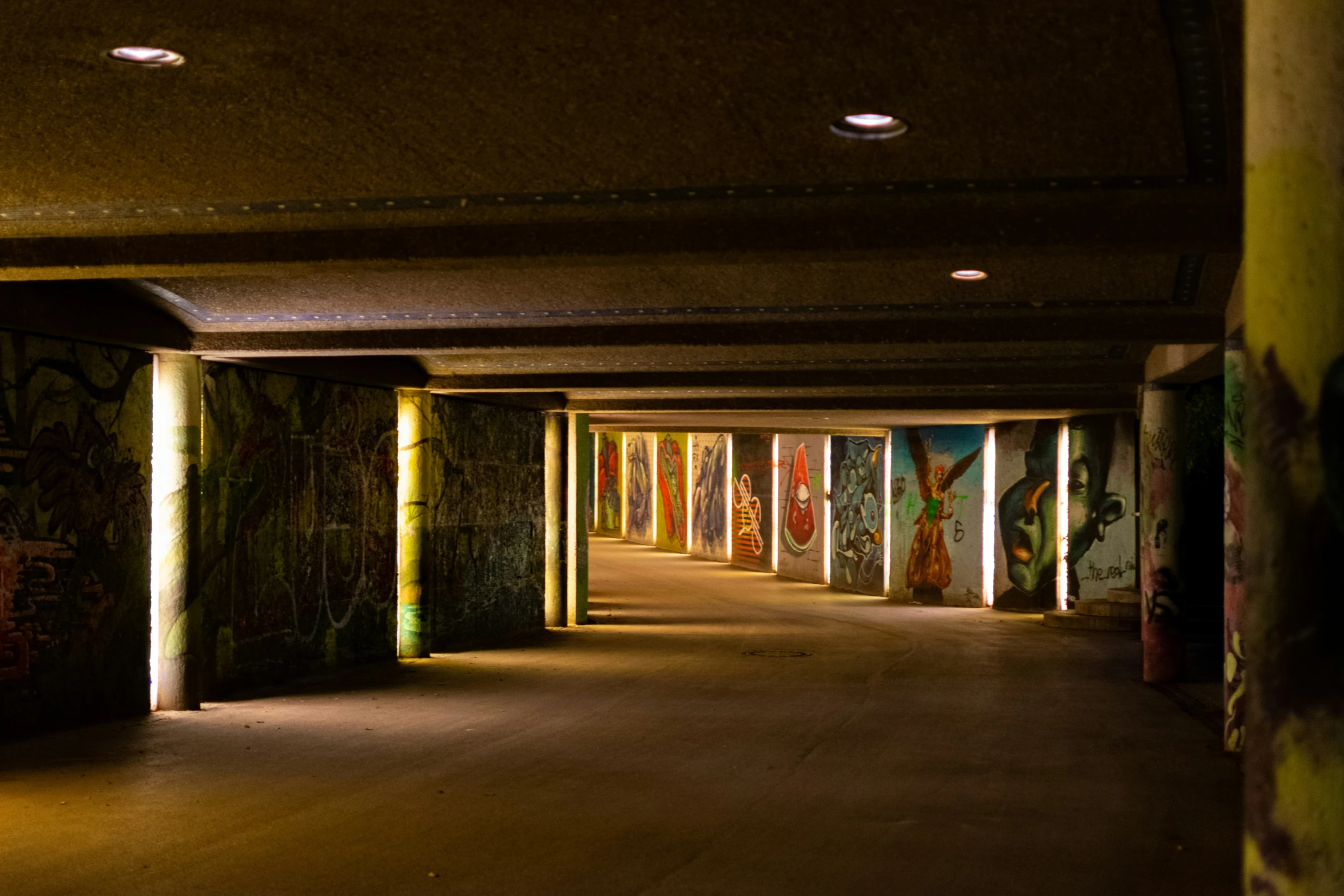 this po captures a very large covered hallway