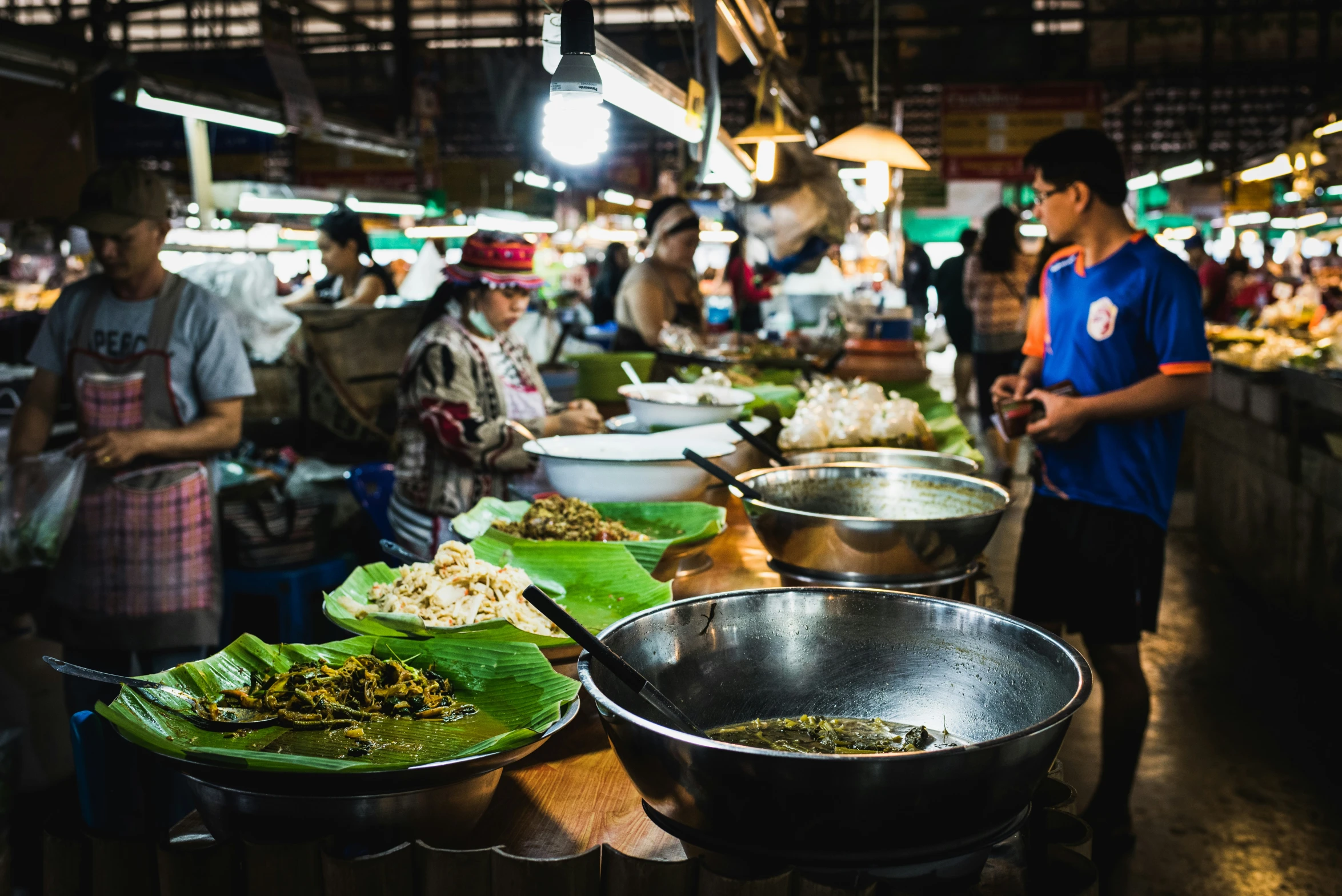 the food market is filled with people in blue shirts