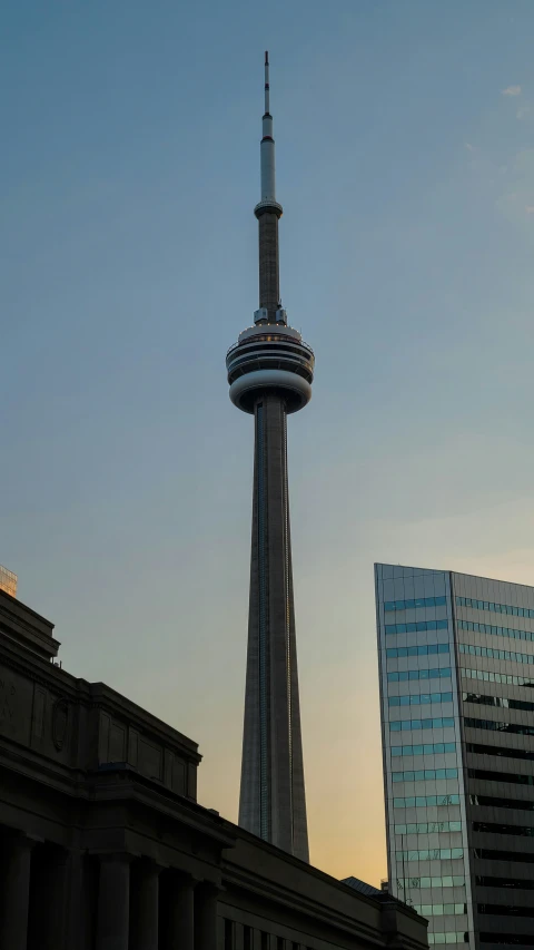 the top of a tall building with two skyscrs