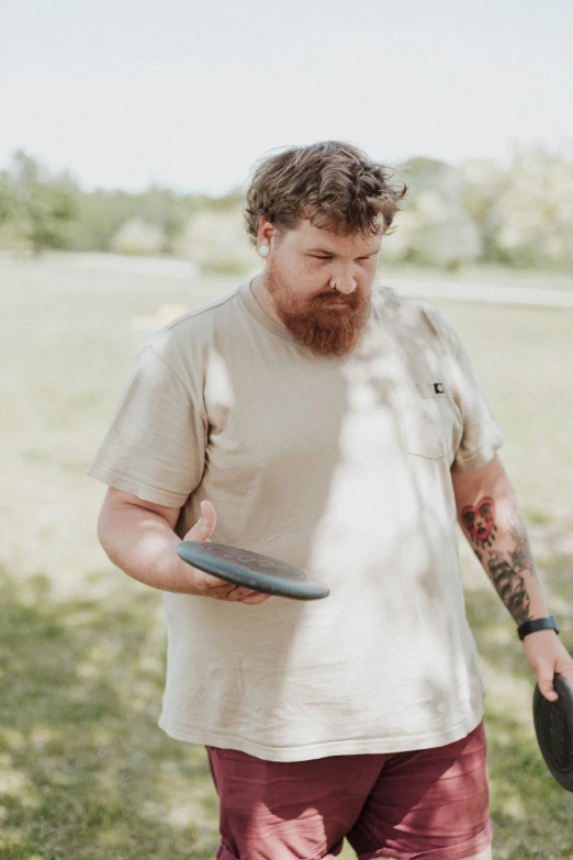 a man holding a frisbee with his left hand