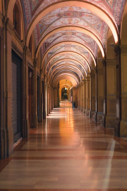 this hallway is full of arches and a clock