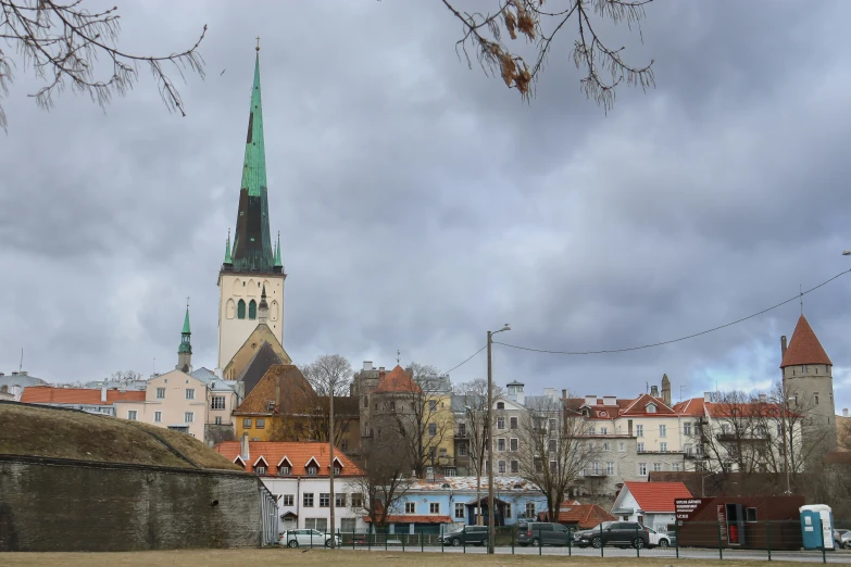 an image of an urban scene in the winter