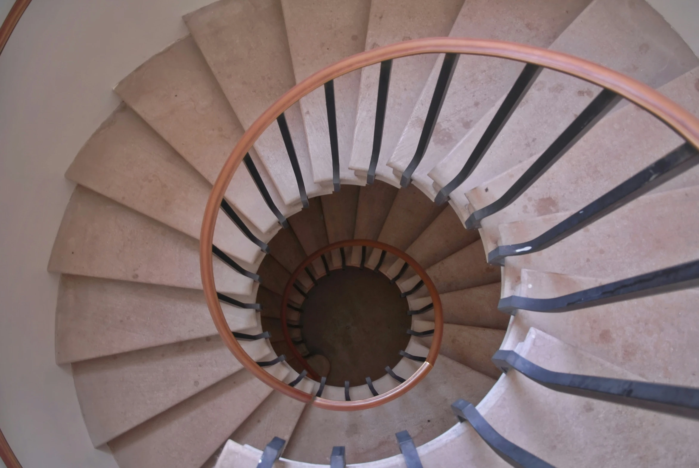 a spiral stair case is shown with white marble and blue stripes