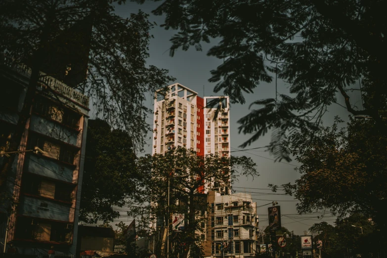 a tall skyscr building on a city street