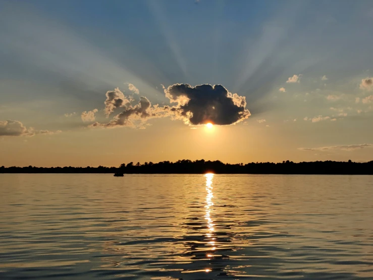 the sun is reflecting in the water as it sets