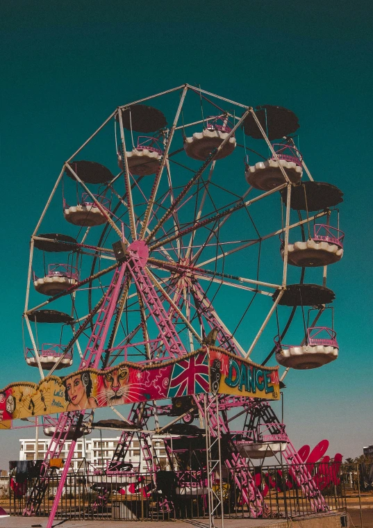 a ferris wheel with no wheels on top