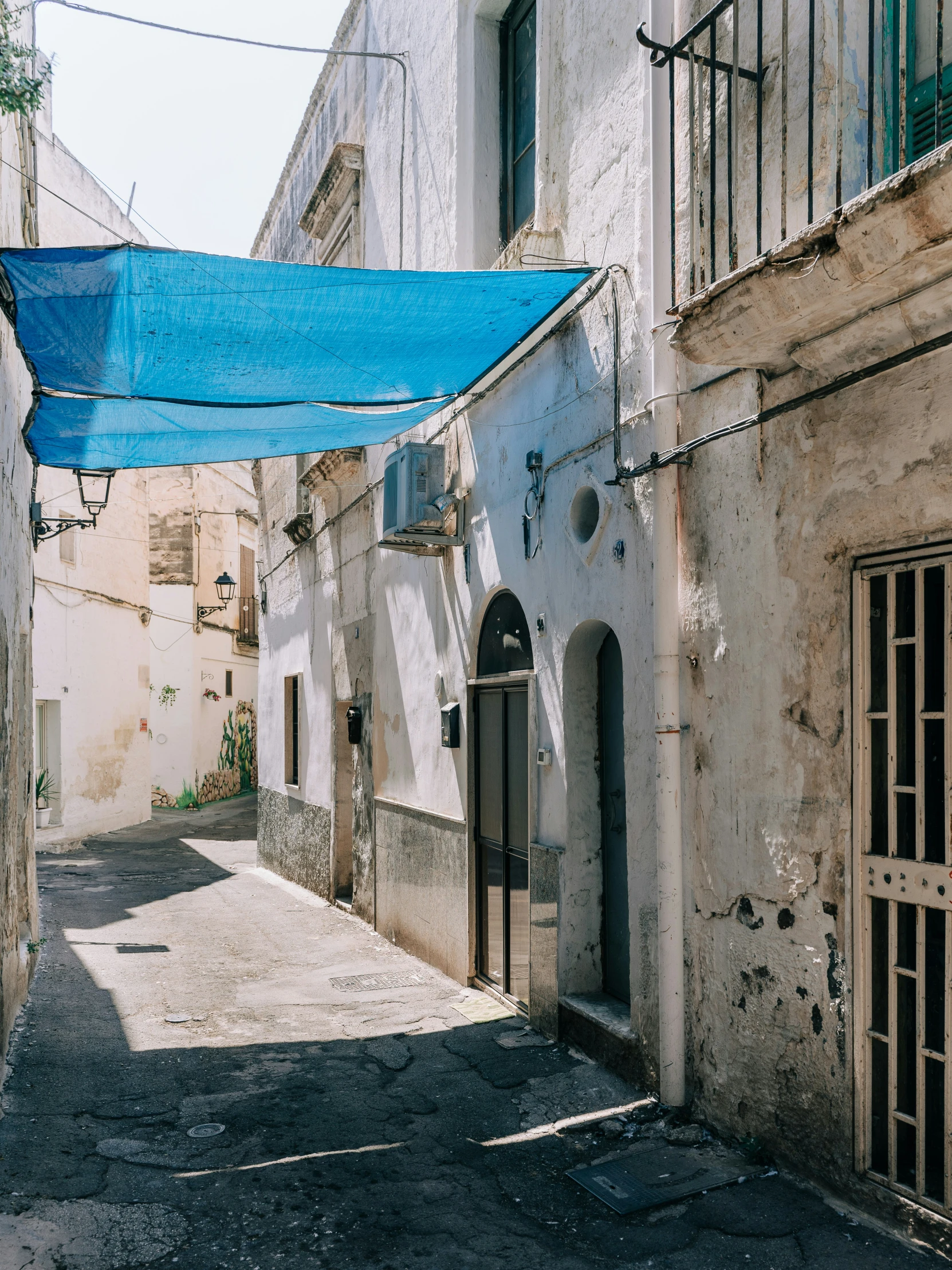 a very narrow alley with buildings and windows