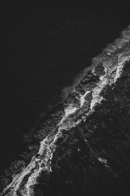 black and white image of stream in dark ocean