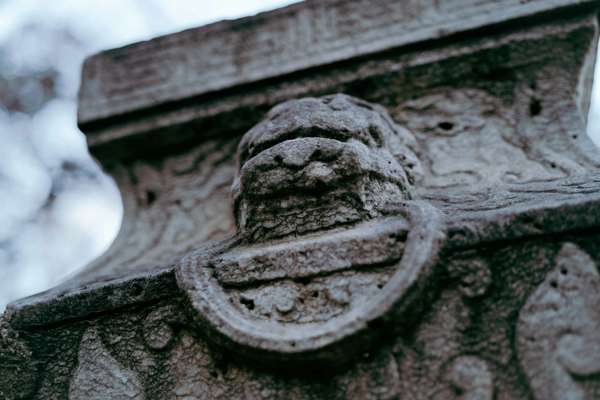 a stone animal statue is carved in the corner of the pillar