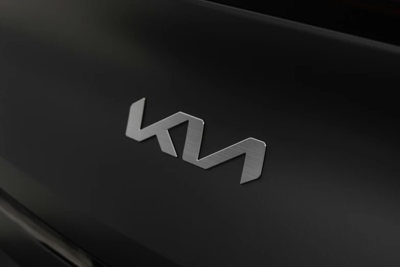 the letter w logo on the side of a black vehicle