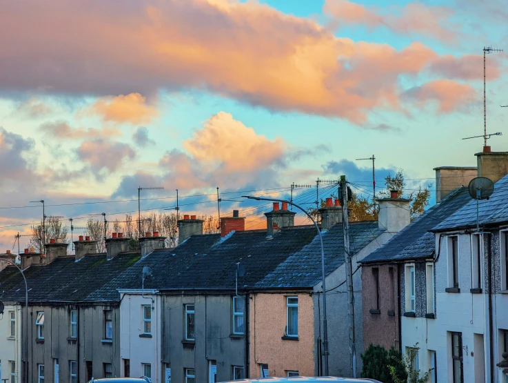 a row of houses is shown against the sky