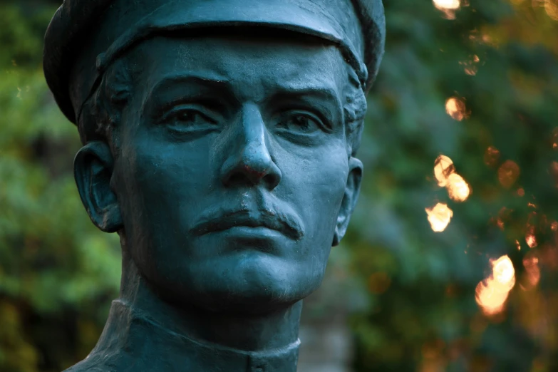 a statue of a man that looks like he is wearing a beret