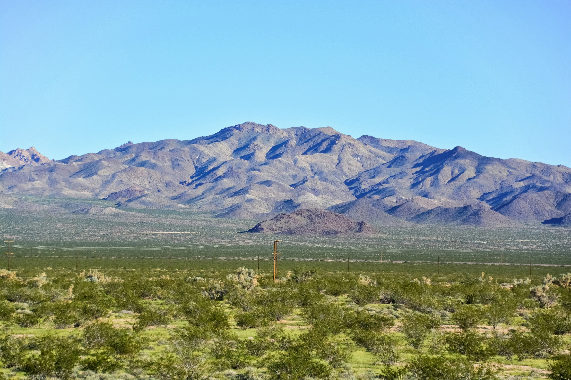 a po of a mountain range from the desert