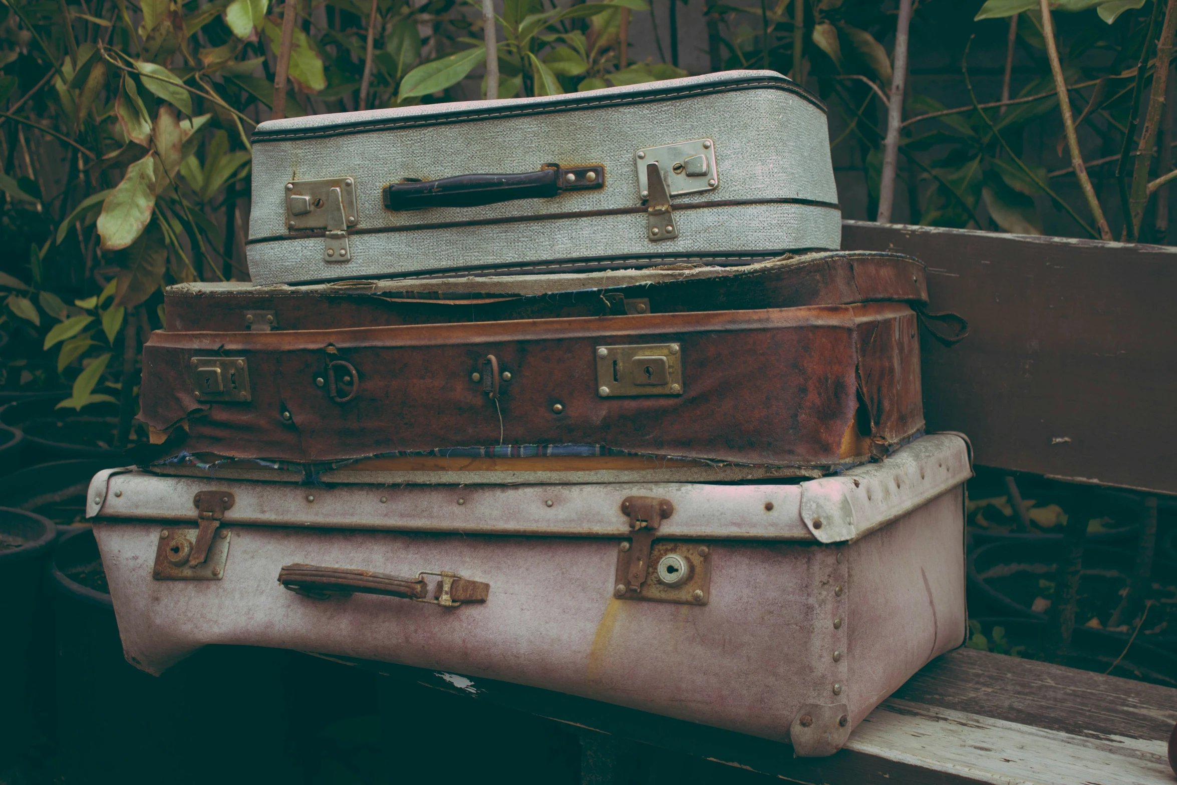 several pieces of luggage that are sitting on a bench