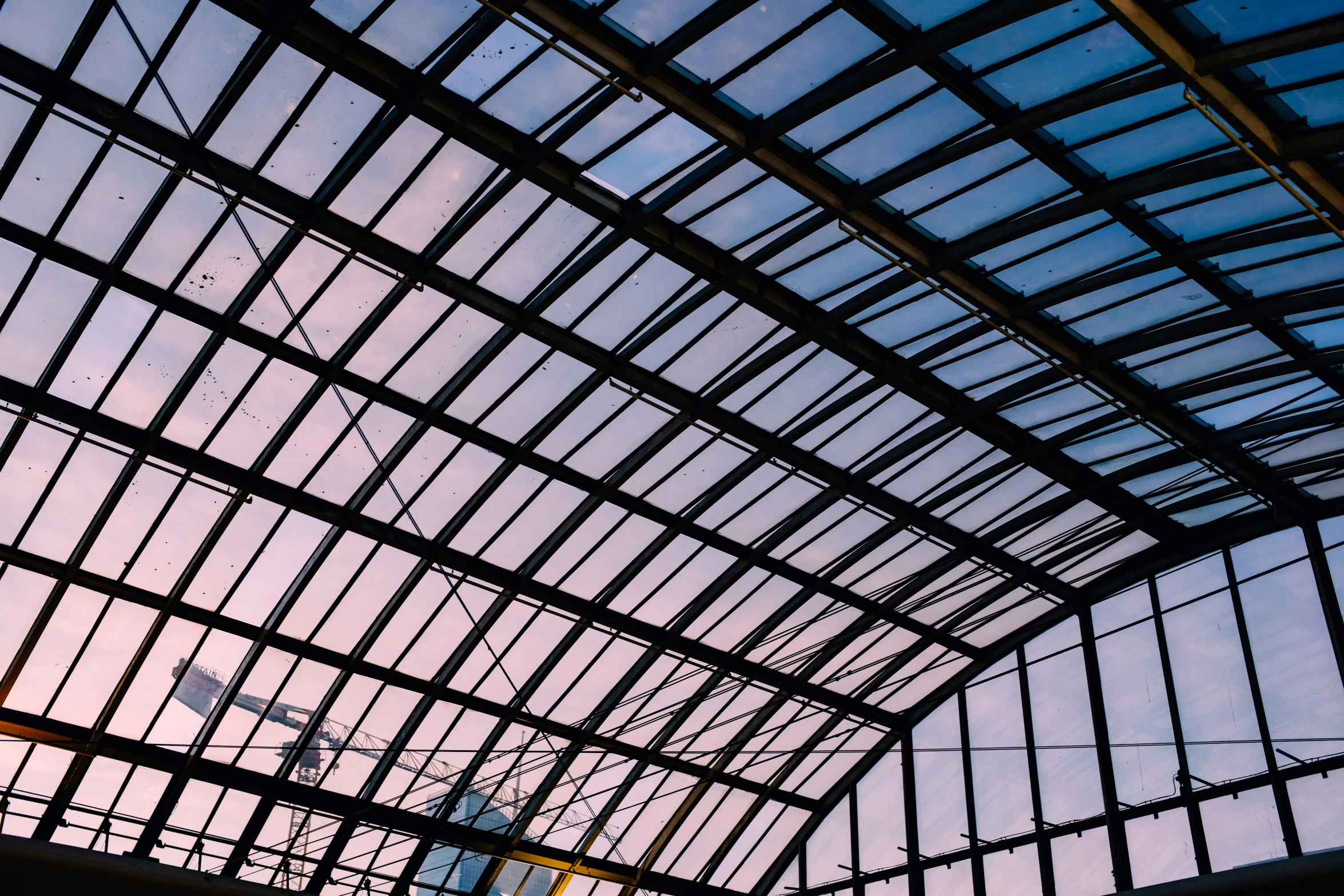 the roof of an outdoor building has many windows