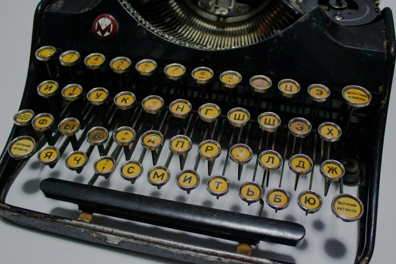 an old fashioned typewriter sitting on top of a table