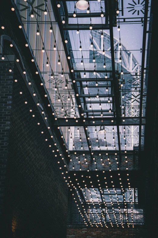 a ceiling that has lots of lights hanging from it