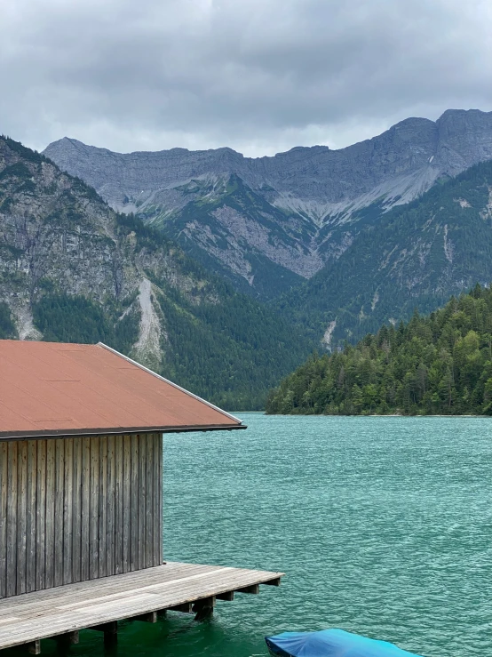 a boat sits by the dock of a lake