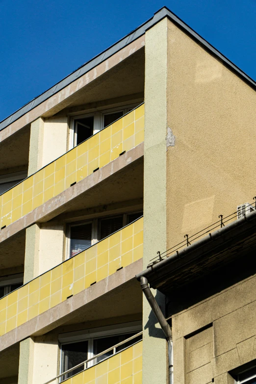 this is a building that has balconies on the outside