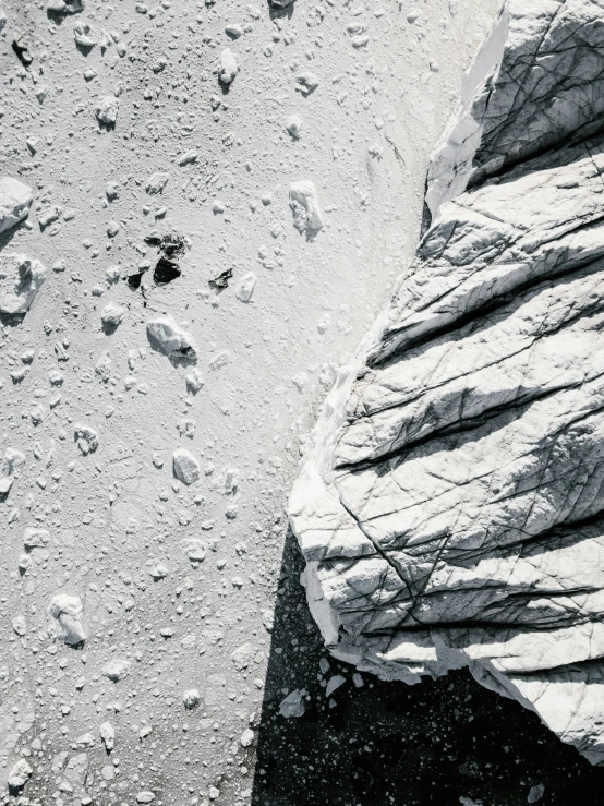 a rock is near the water in an area that looks like soing else