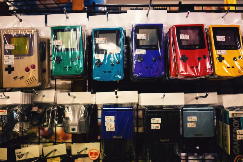 a display case with different colored cellphones on it