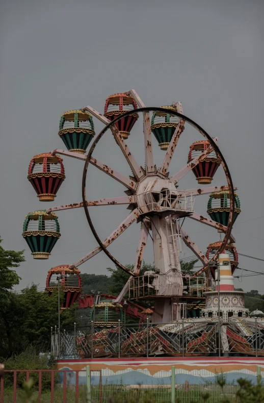 a carnival ride that is parked on the side of the street