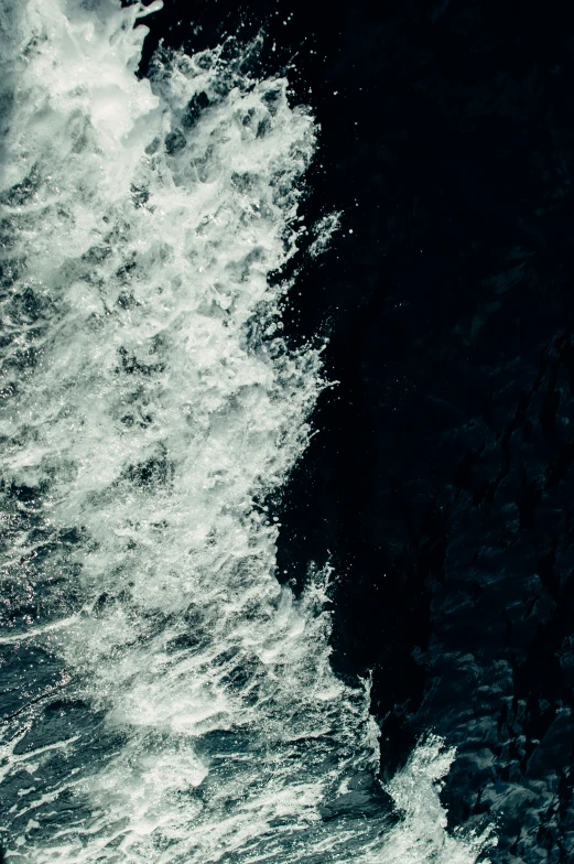 a very large ocean waves in the dark