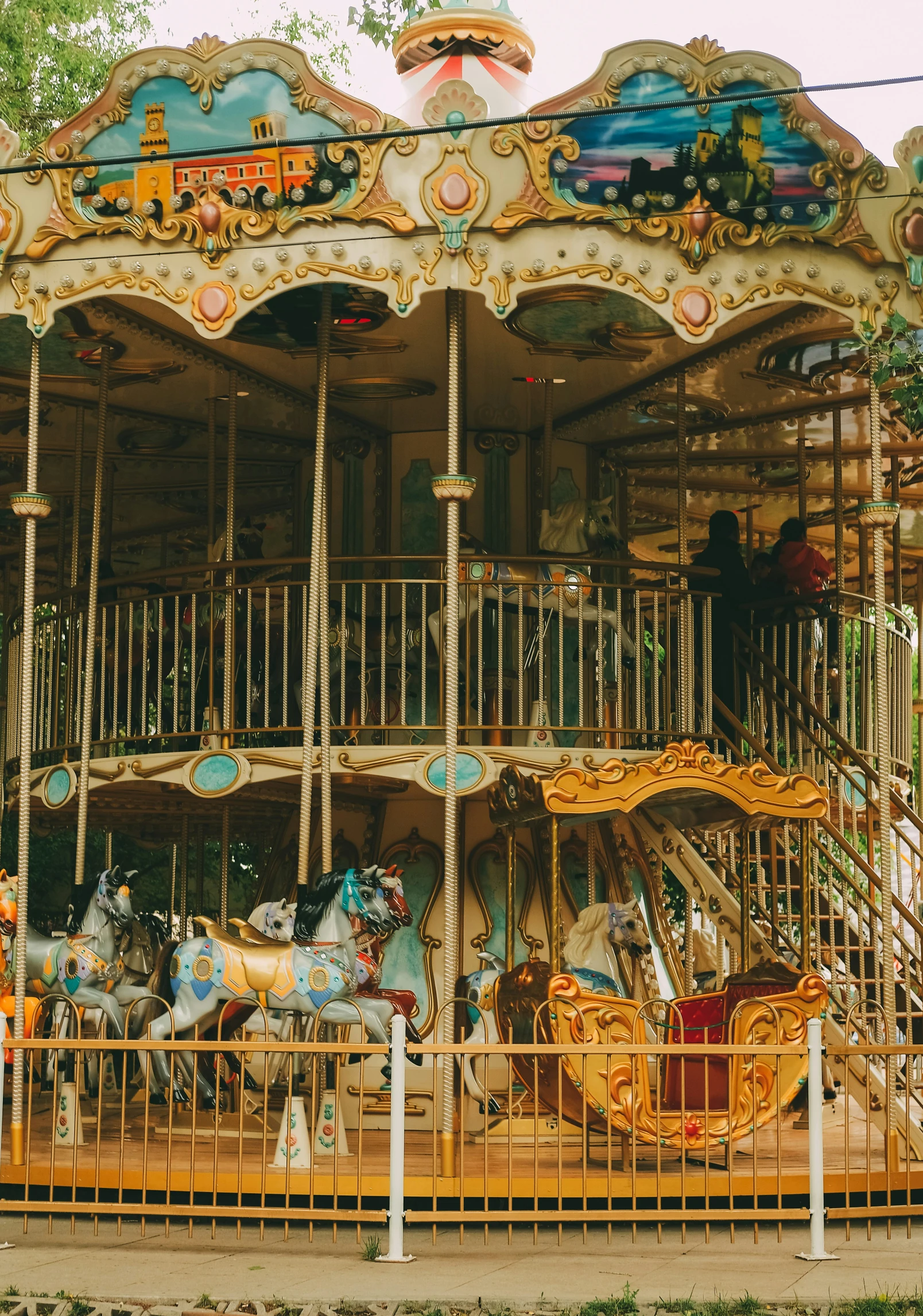 there is a carnival with many rides and trees