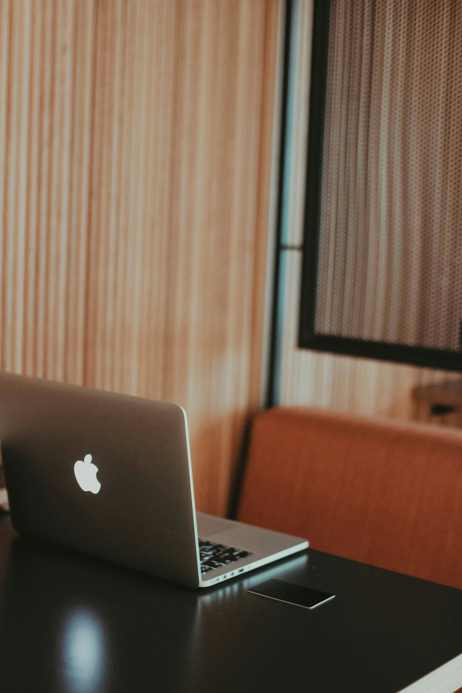 an image of the apple laptop on the desk