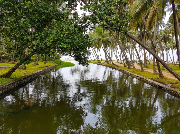 a wide river is shown with water flowing underneath it