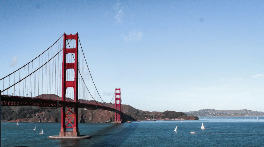 a po of the golden gate bridge, california