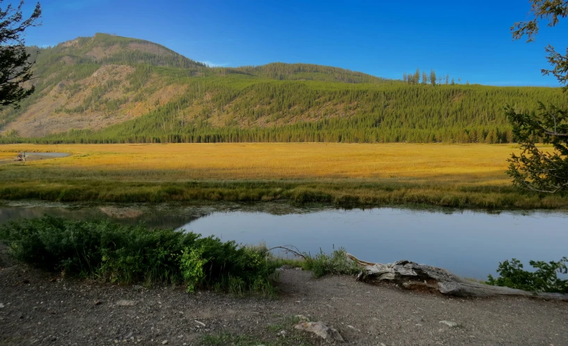 an image of a mountain view of the lake