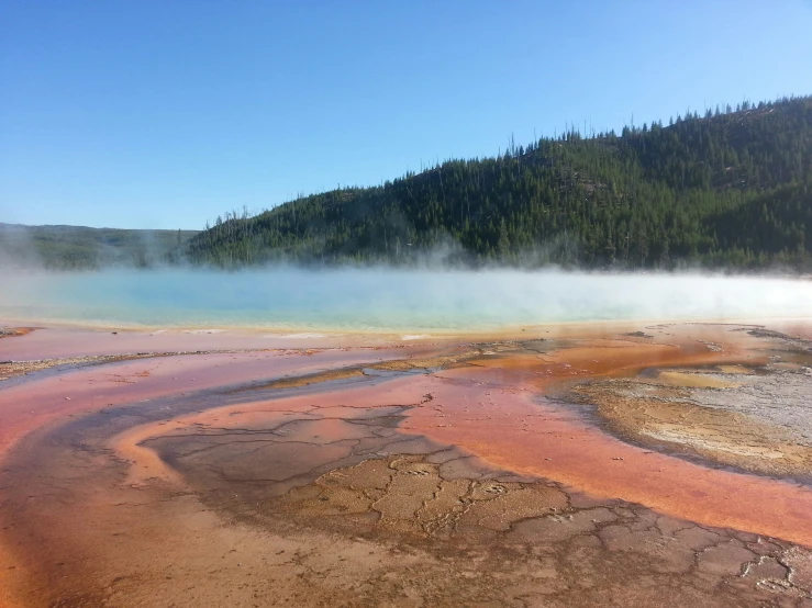 there is a very pretty blue and red river in the mountains